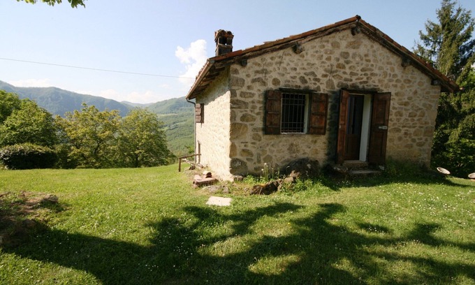 Semelano di Sotto House | Idyllic Cottage Stone Retreat with Ocean Views & Spa Access