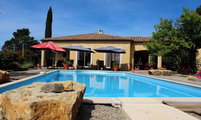 Flayosc Villa | Serene Villa Retreat with Pool, Terrace & Private Garden