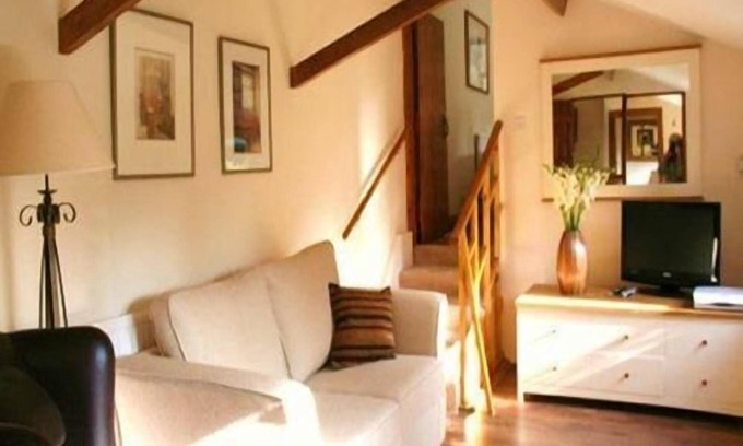 Farningham Cottage | Cozy Cottage Tabsfield Room at Welcoming Tabsfield B&B