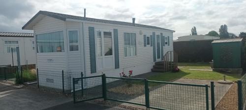 Middelkerke Other | Oceanfront Cottage Tangro with Pet-Friendly Amenities