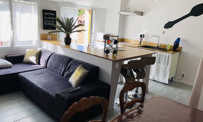Leignes-sur-Fontaine House | Cozy Cottage: The Maisonnet of Borough with Kitchen Amenities