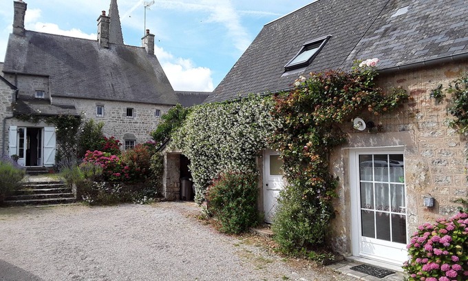 Picauville Cottage | Watercolor Cottage: Guest Rated 9.8 with Oceanfront Pool