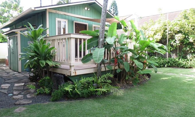 Laie House | Relaxing Beach Getaway with Kitchen & Ocean Views