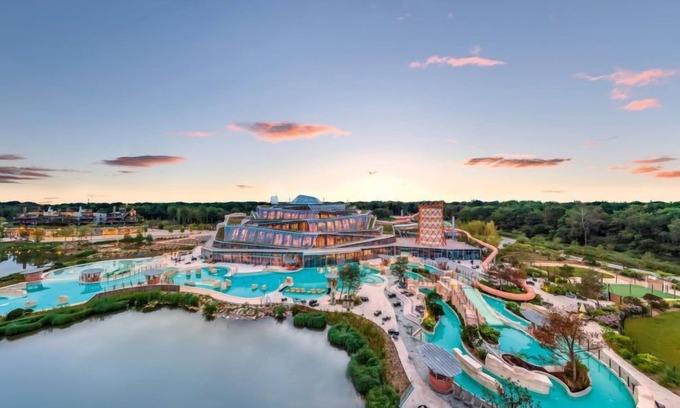 Bailly-Romainvilliers Apartment | Relax at Cottage VIP with Pool, Spa & Family Amenities