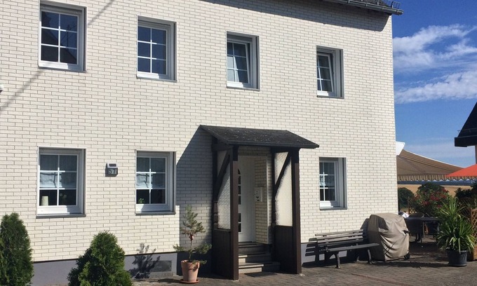 Lieg House | Family-Friendly Cottage with Pool & Pet Amenities for All