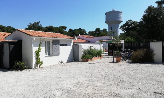 Rivedoux-Plage Cottage | Cozy Cottage with Heated Pool and Ocean View Retreat