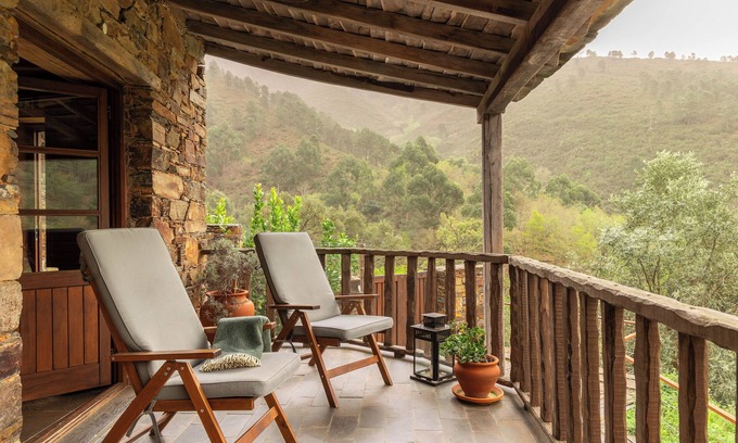 Lousa House | Scenic Cottage Overlooking Cerdeira’s Brook Valley