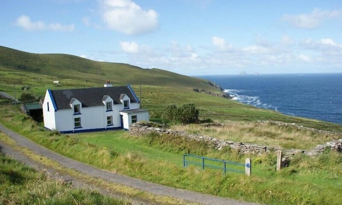 Kildreelig House | Oceanfront Cottage with Breathtaking Sea Views in Ireland