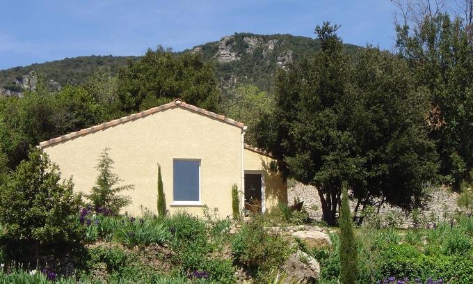 Lodeve House | Scenic Cottage Near Salagou Lake with Pool and Breakfast