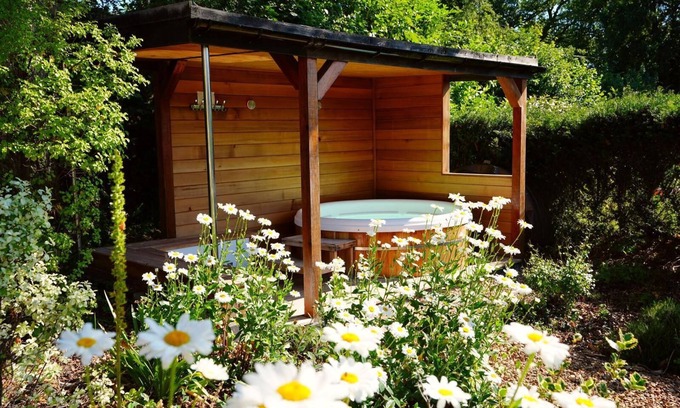 New Forest District Cottage | Inviting Cottage with Hot Tub in New Forest National Park