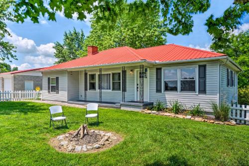 Byrdstown House | Child-Friendly Cottage, Deck & Yard Near Dale Hollow Lake