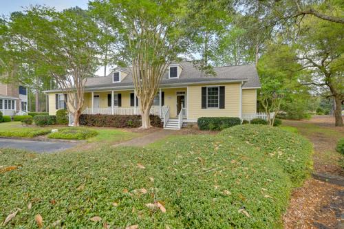 Murrells Inlet House | Inviting Cottage with Deck, Pool Access & Hot Tub Near Beach