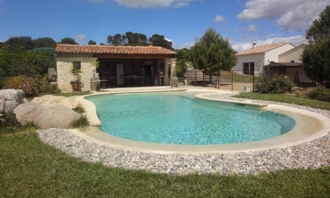 Vergeze House | Inviting Cottage with Heated Pool and Ocean Views