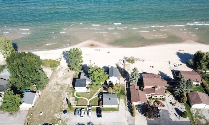 Oscoda House | Cozy Cottage with Private Beachfront on Lake Huron