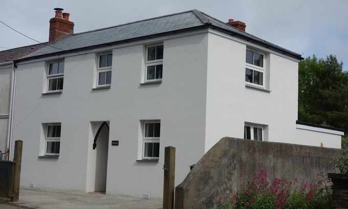 Wadebridge Cottage | Stylish Cottage with Private Garden, Near Beaches & Amenities