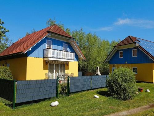 Verchen House | Pet-Friendly Retreat at Cottages by Kummerower See