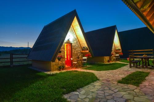 Zabljak Ski Chalet | Pet-Friendly Cottages in Big Bear - Guest Rated 9.7/10