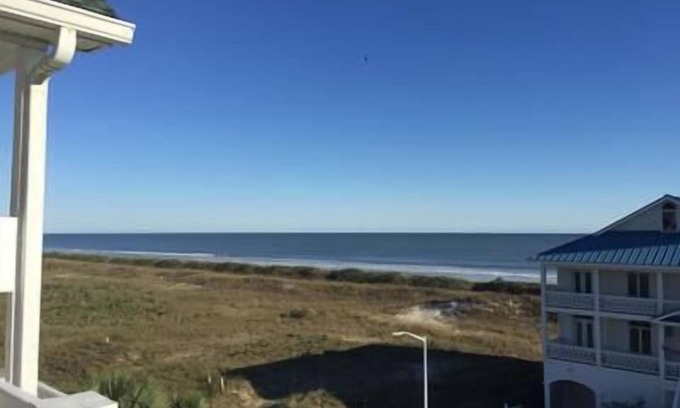 Ocean Isle Beach Villa | Oceanview Oasis: Top-Rated Getaway with Pool Access