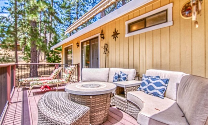 Groveland House | Cozy Cottonwood Cottage with Pool & Breakfast Included