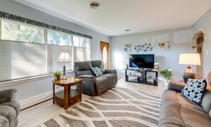 Streator House | Top-Rated Coty's House: Illinois Escape with Pet-Friendly Perks