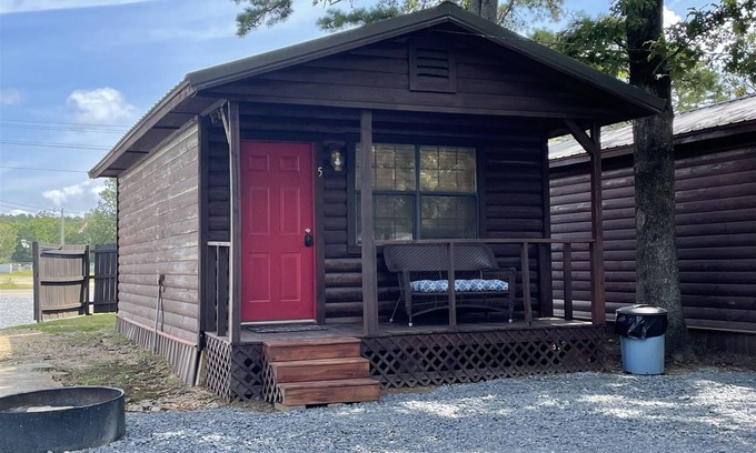Hochatown Cabin | Pet-Friendly Cougar Run 5: Lake View & Family Amenities