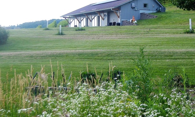 Vernon County Cottage | Discover the Beauty of Coulee Region with Ocean Views