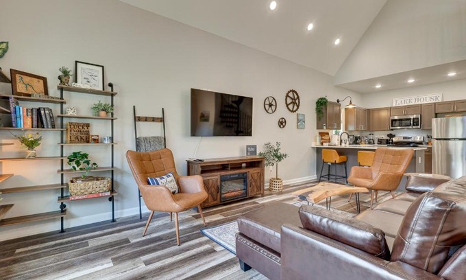 Counce House | Comfortable Counce Vacation Rental with Private Deck