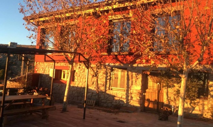 Santa Maria de la Alameda House | Country House 'El Chiscon De La Hoya' with Mountain View, Wi-Fi and Air Conditioning