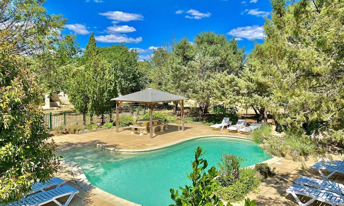 Montaren-et-Saint-Mediers Villa | Relaxing Country House with Pool, Hot Tub & Free WIFI