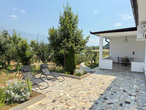 Diber County House | Pet-Friendly Countryside Holiday Villa with 10/10 Guest Rating