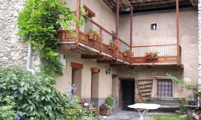 Bourg-Saint-Maurice Cottage | Inviting Country and Mountain Gite with Pool & Kitchen