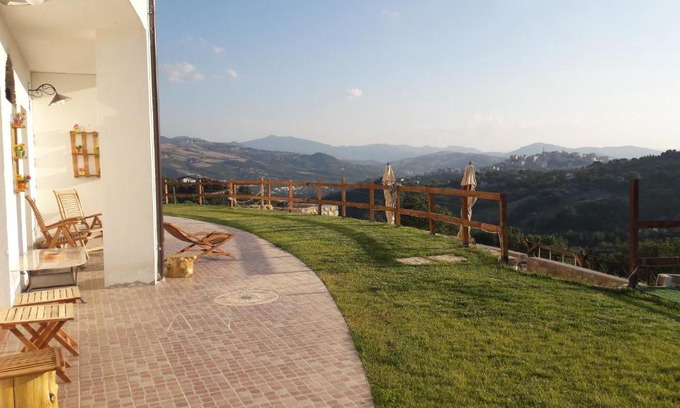Potenza Bed & Breakfast | Charming Country B&B Piani del Mattino with Hot Tub & Dining