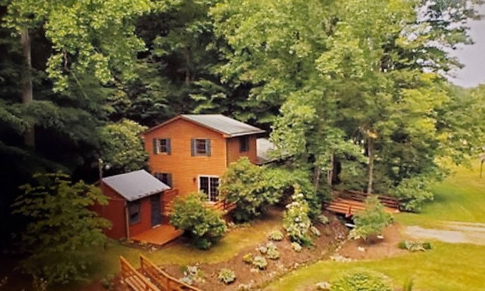 Floyd House | Cozy Country Cabin in the Scenic Blue Ridge Mountains