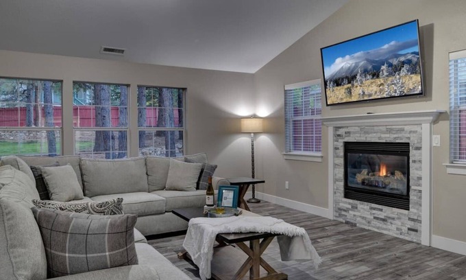 Flagstaff House | Pet-Friendly Country Club with Large Fenced Yard