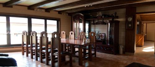 Uzhhorod Hotel | Idyllic Country Club: Pet-Friendly with Oceanfront Pool