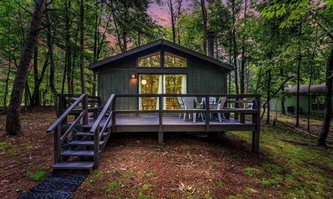 The Woods House | Warm Retreat at Country Comfort - Ideal Family Getaway!