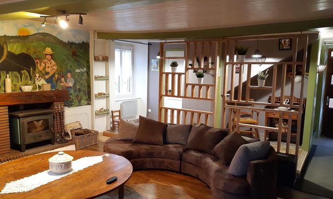 Vollore-Ville House | Cozy Country Cottage Steps from the Lake with Pool Access