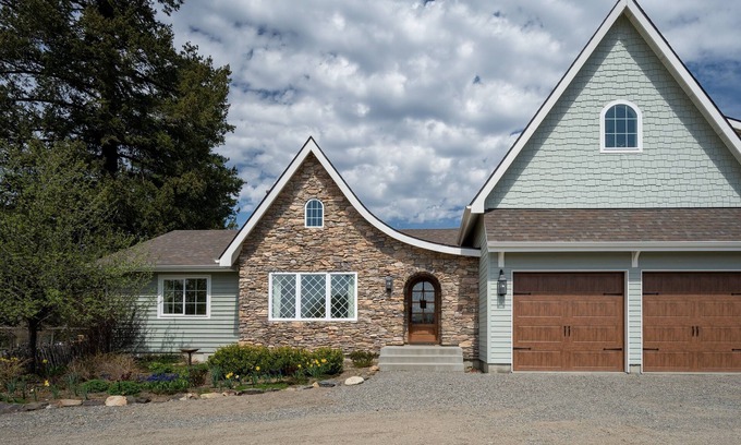 Hayden Apartment | Charming Country Cottage Apartment with Breakfast & Family Amenities