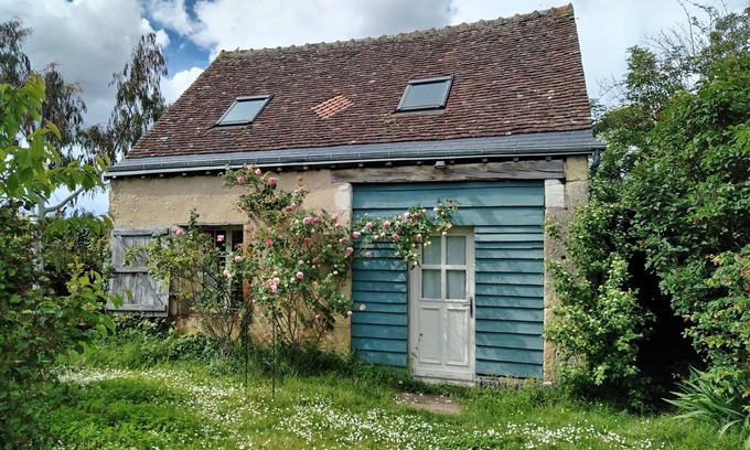 Amboise Cottage | Cozy Country Cottage with Kitchen & Pet-Friendly Options
