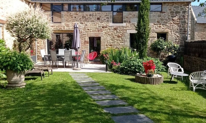 Brech Villa | Idyllic BRECHHouse: Guest Rated 9.8 with Pool & Spa