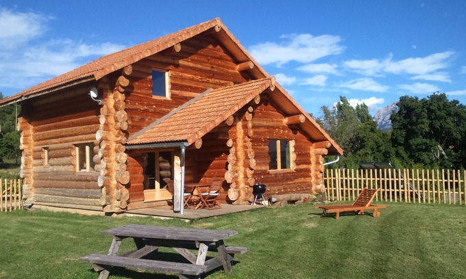 Chorges Ski Chalet | Charming Country Cottage in Chorges with Pool & Pet-Friendly