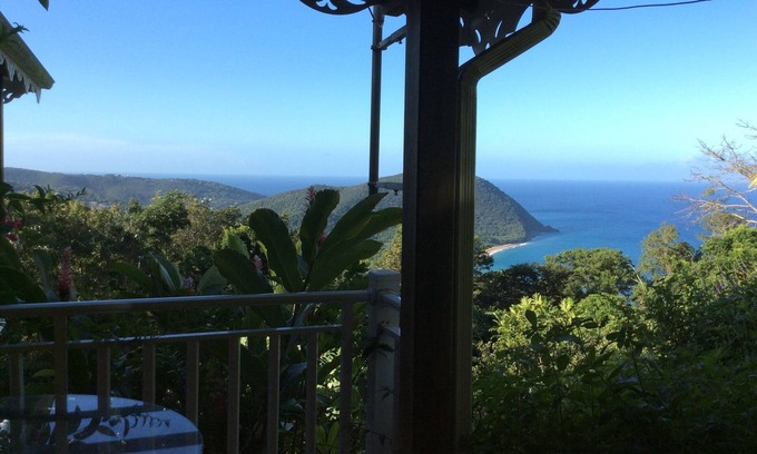 Cafeiere Apartment | Cozy Oceanfront Cottage in Deshaies with Family Amenities