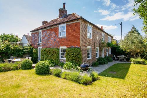 Sidlesham House | Quaint Country Cottage with Beautiful Quay Views