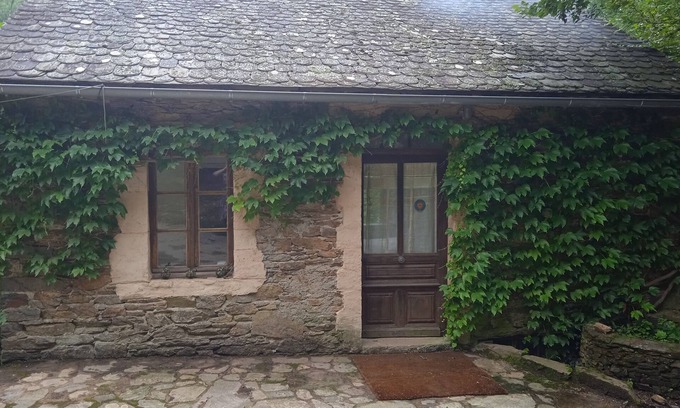 Coupiac Cottage | Idyllic Country Cottage Retreat with Pool & Spa Amenities