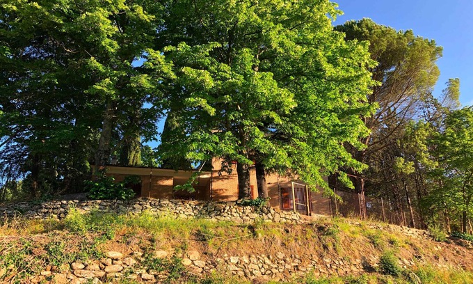 Orvieto House | Idyllic Country Cottage with Spa and Pet-Friendly Amenities