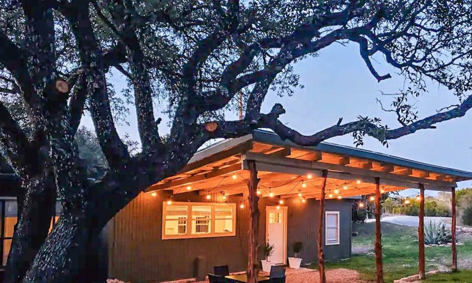 Glen Rose Cottage | Country Cottage Near Fossil Rim