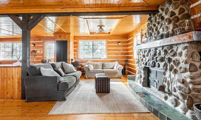 Brebeuf Ski Chalet | Charming Country Cottage by the Serene Red River