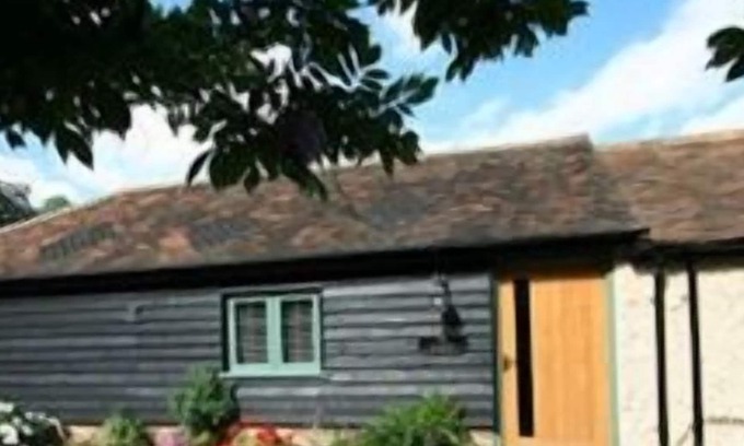Shatterling Cottage | Tranquil Country Cottage with Private Garden & Free Wifi
