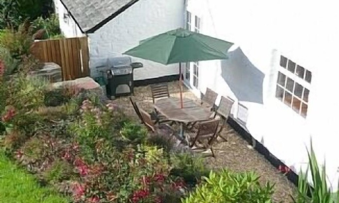 Barnstaple Cottage | Idyllic Country Cottage in 17th Century Farmhouse Retreat