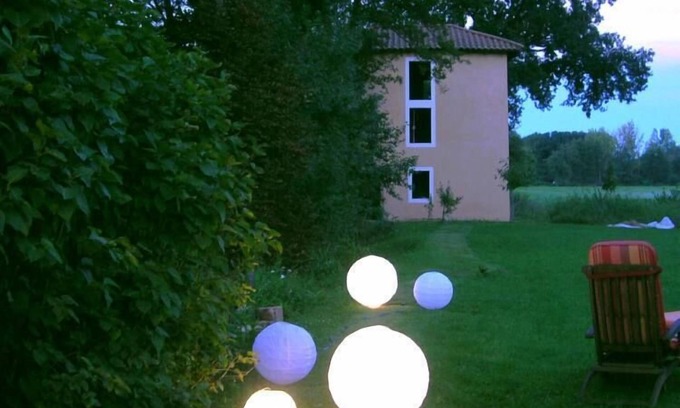 Laiz Cottage | Cozy Kingfisher Shelter: Pet-Friendly with Pool & Breakfast